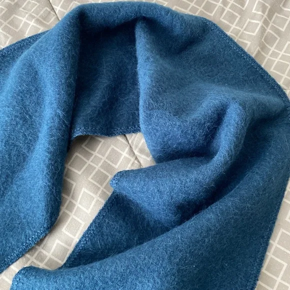 Peruvian Alpaca Camargo dark blue fringe scarf - Picture 16 of 17